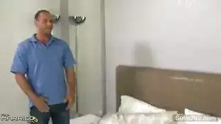 اتنين بيستحموا مع بعض