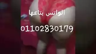 زوجة مدفوعة الأجر ذات مؤخرة بيضاء كبيرة تركب قضيبًا مقابل المال