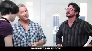 صغيرة مع صغير