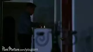 فتاة غبية راعية البقر العكسي كس إلى الفم