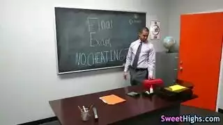 نيك من صديق في المدرسة مع مص الرقبة حتى ضهور العلامات