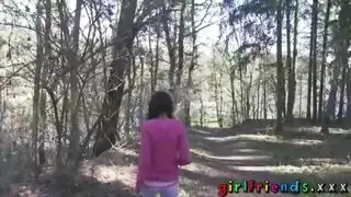 خيال التبول البري في الهواء الطلق في الغابة