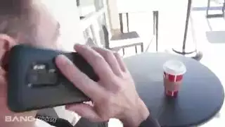 العاهرة الممتلئة ذات المؤخرة العملاقة لا تتوقف عن الجنس
