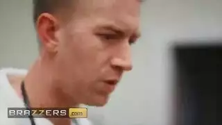 تحب الجنس العنيف والاختراق العميق للمهبل