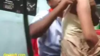 تقذف من كسه بقوة