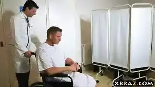 طبيب ومريضة والزوج المغفل
