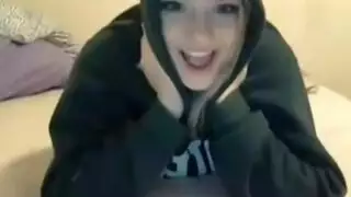 فتاة مع رجل لابسين الابيض