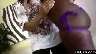 ولد ينيك خت مرت ويجب داخل الكس وهي لاتقبل بل تصرخ