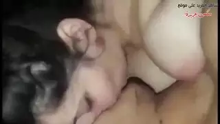 سابين يمص ويلحس غتات صغيرة ويعدبها