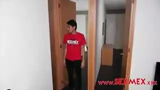 اخ يطلب من اخته ان تخليه يقذف