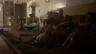 شرموطة طيزها كبيرة تنك من قبل شابين سكرانين