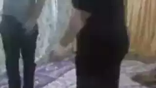 ميلف عراقية تأخذ عدة زبور في فيديو ويب كام هاردكور