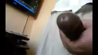 رجل أسود عجوز بقضيب عملاق يهيمن في جنس مثلي قاس