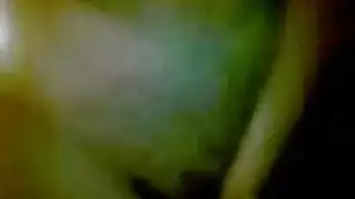 فتاة مثيرة تلمس كسها المبلل وتعصر حلماتها