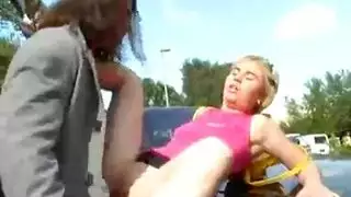 رجل يخدر مراته وينزل اللبن على جسمها وهو في حاله سكر