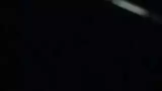 سمراء كبيرة الصدر تستمني في الحوش