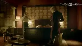 تلميذة متمردة ومعلمتها في فيلم سحاق مثلي صارخ مدرسي