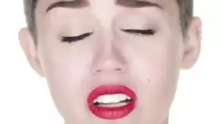 بي بي دبليو ممتلئة الجسم تتعرض للضرب على أثدائها الضخمة