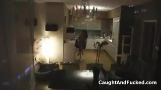 جامعي ينيك زميلته في السكن و يصورها دون عملها