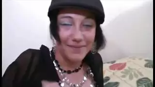 جنس فندقي صريح: مراهقة فرنسية تحصل على قضيب من رجل متزوج مثير
