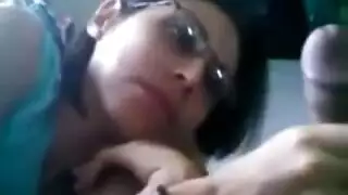 أخت تبلع عميقاً قبل أن تنكح بقوة