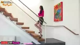 كلبه تقبض علازب شاب وتسحبه بعدها