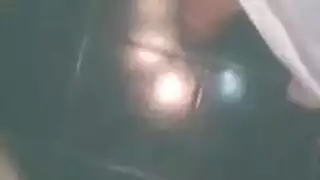 يفتتح الفيديو بسرعة
