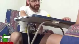 مدرب تقعد على زبو