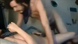يمص كسها و هو حاملها في الطبيعه