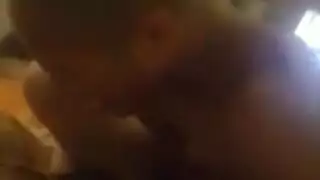 صديقتها تكون نائمه تخش عليها وتمصها