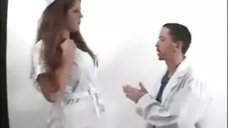 الممرضة الحلوه