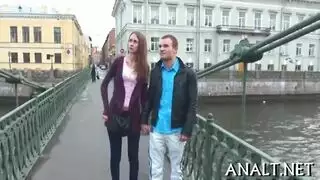 تمزيق وتقطيع ملابس بقوه