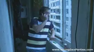 ولدين وبنتين بينيكو بعض في السياره