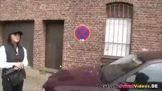 يفعل ما يريده بزبه