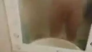 مرآة غريب صراخ