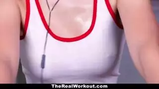 بنات صغار مع اخوها