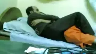 سوريات نيك فوق السرير