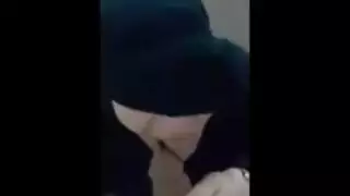قبل ساخنة مع فحل اسود