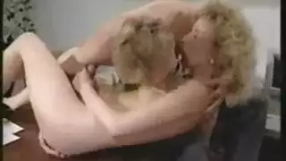 خنثى قرنية مع شعر كس يأخذ الوحش شاعر المليون