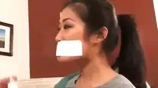 رجل ملضم يستخدم لعبته على كتكوت لطيف يتيح له يمارس الجنس معها أيضا رجل ملضم يستخدم لعبته على كتكوت لطيف يتيح له يمارس الجنس معها أيضا
