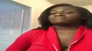 امرأة عارية تلعب مع ثديها لأنها لا تريد أن يتم القبض عليهم على شريط امرأة عارية تلعب مع ثديها لأنها لا تريد أن يتم القبض عليهم على شريط
