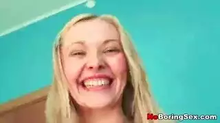 يعرض فاتنة شقراء نحيفة الثدي إلى الكاميرا بعد مص ديك في غرفة الاستحمام يعرض فاتنة شقراء نحيفة الثدي إلى الكاميرا بعد مص ديك في غرفة الاستحمام