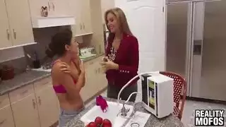 تمارس ديزي هيز الجنس بشكل عرضي مع رجل أعمال ليس شريكها ، ولكنه على استعداد لمضاجعتها تمارس ديزي هيز الجنس بشكل عرضي مع رجل أعمال ليس شريكها ، ولكنه على استعداد لمضاجعتها
