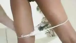 تحب فتاة تايلندية ضئيلة أن تفعل الحفر لها، لأنها تشعر بالدهشة، كل مرة. تحب فتاة تايلندية ضئيلة أن تفعل الحفر لها، لأنها تشعر بالدهشة، كل مرة.