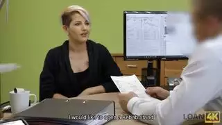 لأنها تقدم بعض المال بوسها لأنها تقدم بعض المال بوسها