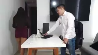 الأمين يلعق مؤخرتها ويمتص ديك رئيسه حتى لا يخرجوها من الشركة كاميلا موم الأمين يلعق مؤخرتها ويمتص ديك رئيسه حتى لا يخرجوها من الشركة كاميلا موم