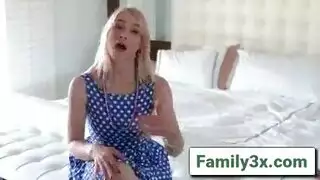 زوي الصيف مفلس التدخين خادمة الساخنة مارس الجنس من قبل صاحب العمل لها. زوي الصيف مفلس التدخين خادمة الساخنة مارس الجنس من قبل صاحب العمل لها.