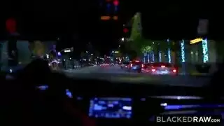 زنجي ينيك بنت روسية بيضة ويدخل زبه الاسود في كسها من الخلف بعنف زنجي ينيك بنت روسية بيضة ويدخل زبه الاسود في كسها من الخلف بعنف