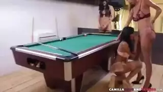 مثير نيفيا في سراويل صفراء ضيقة مثير نيفيا في سراويل صفراء ضيقة