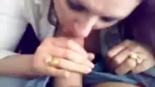 وزة عراقية سكرتيرة مفيش أختها تاخد زب مديرها بين بزازها اللوز و تمص بهيام وتركبه و تصوت